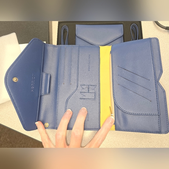 Herriat Blue Clutch and Wristlet Set - Picture 3 of 4